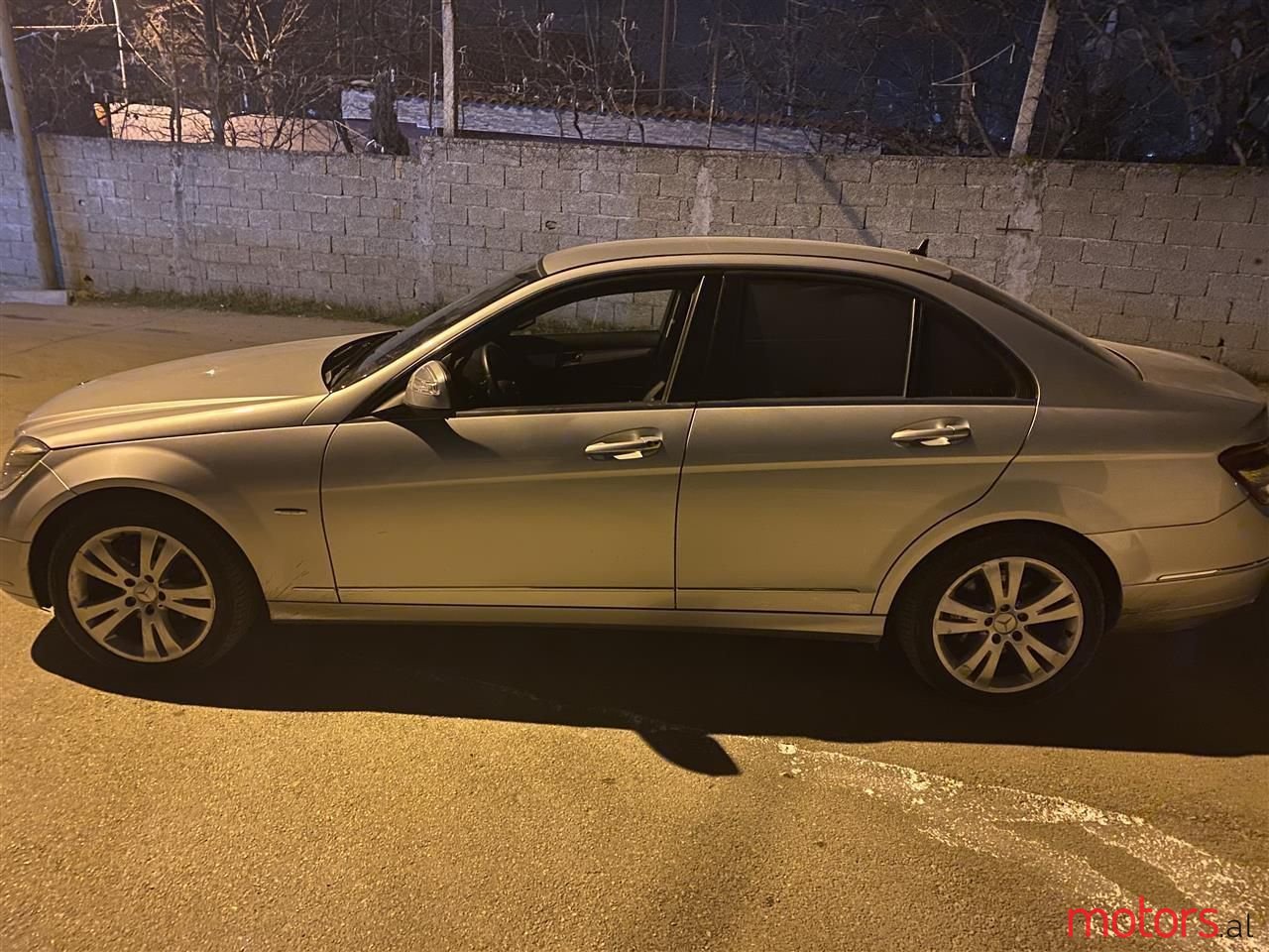 2008' Mercedes-Benz 220 photo #2