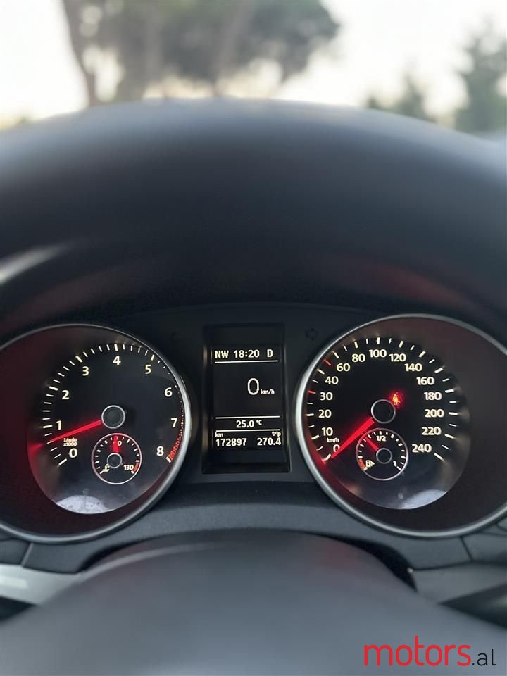 2010' Volkswagen Golf photo #2