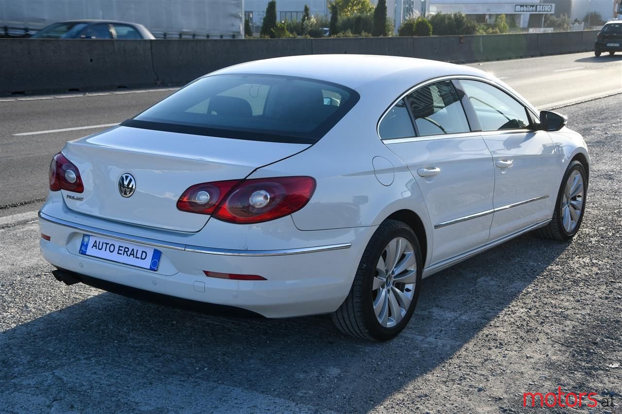 2010' Volkswagen Passat photo #6