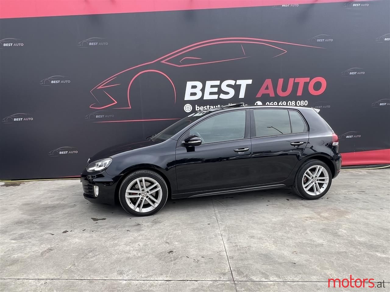 2011' Volkswagen Golf photo #1