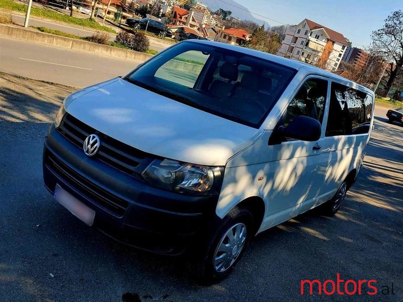 2010' Volkswagen T5 Multivan photo #2