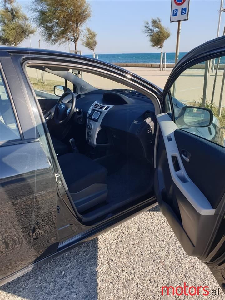 2008' Toyota Yaris photo #5