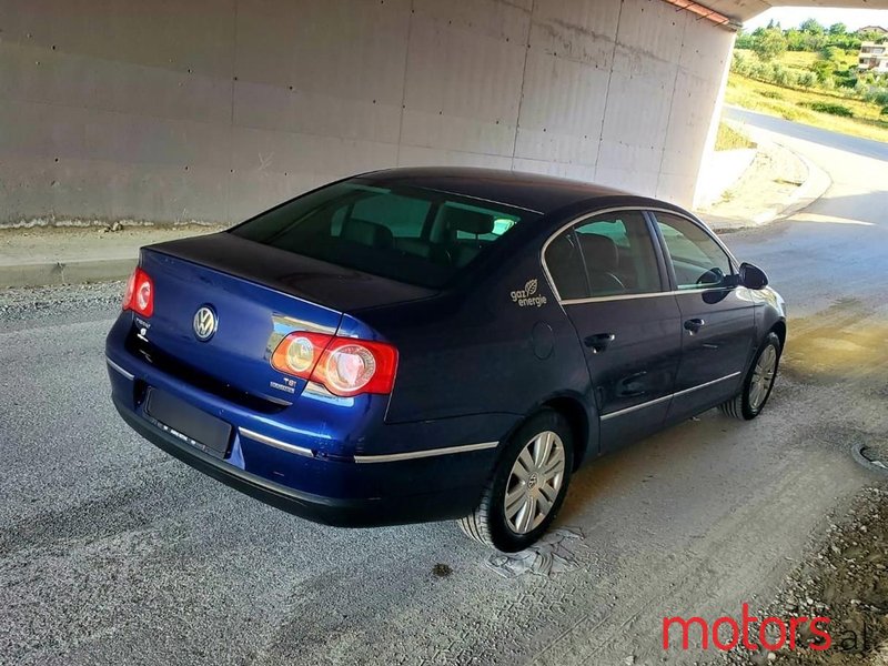 2010' Volkswagen Passat photo #6