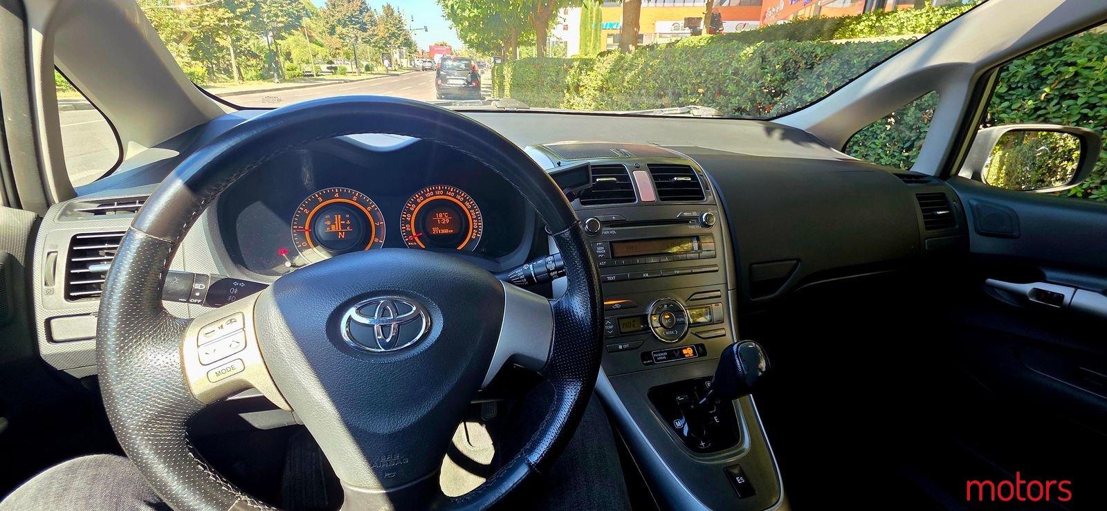 2007' Toyota Auris photo #3
