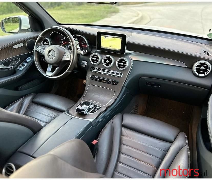 2017' Mercedes-Benz GLC 250 photo #5