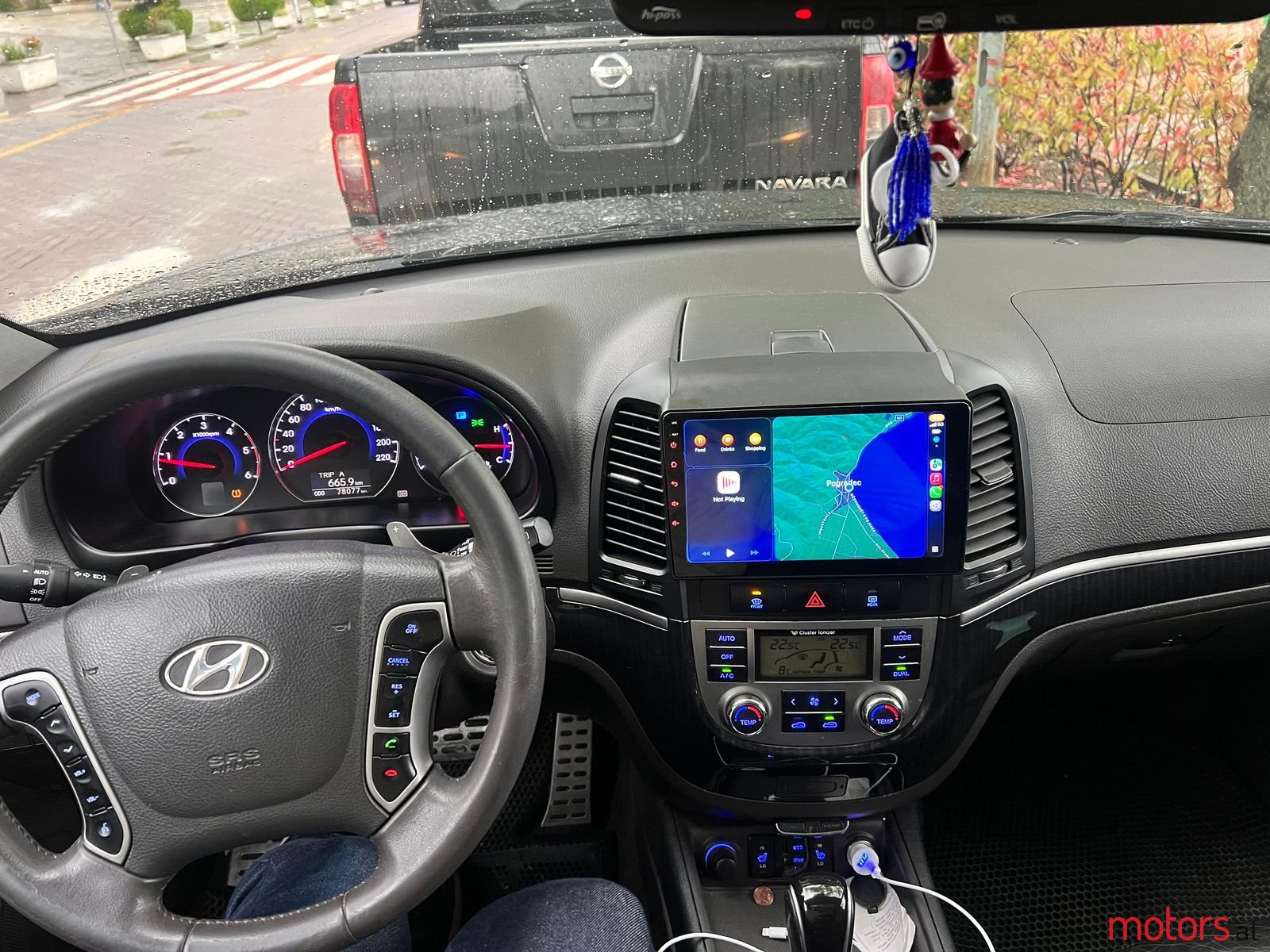 2011' Hyundai Santa Fe photo #6