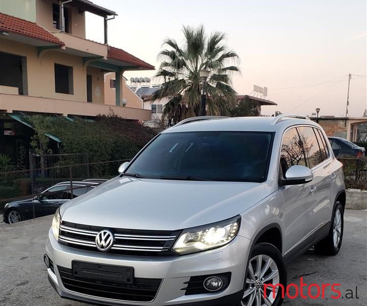 2015' Volkswagen Tiguan photo #4
