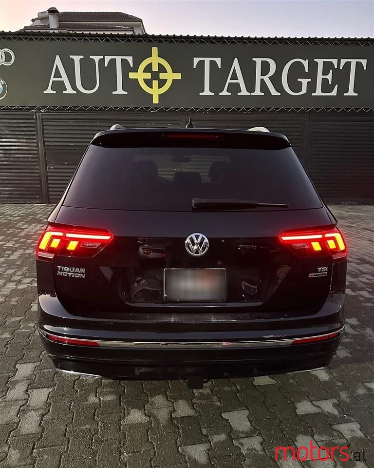 2018' Volkswagen Tiguan photo #4