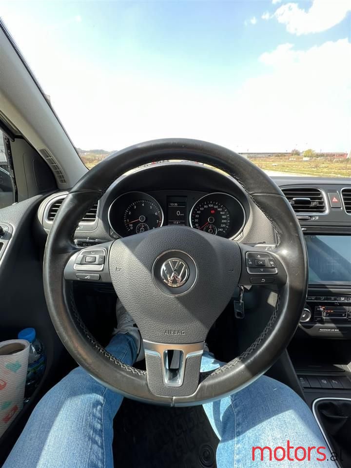 2010' Volkswagen Golf photo #4