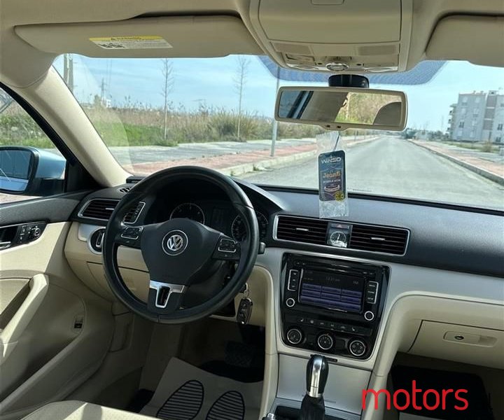 2013' Volkswagen Passat photo #3
