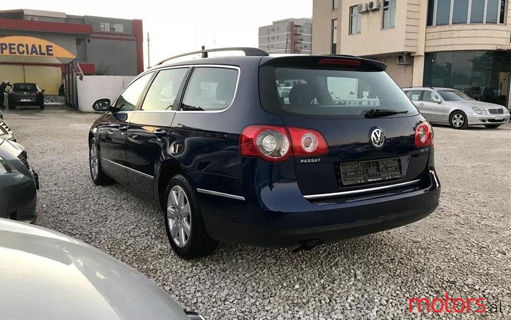 2005' Volkswagen Passat photo #3