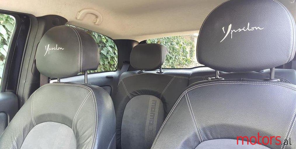 2009' Lancia Ypsilon photo #2