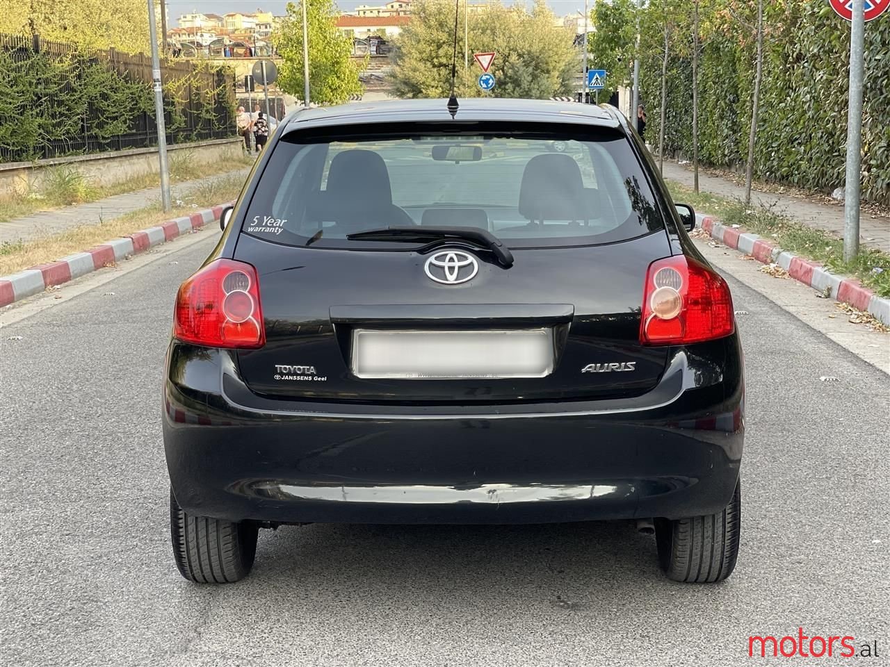 2008' Toyota Auris photo #5