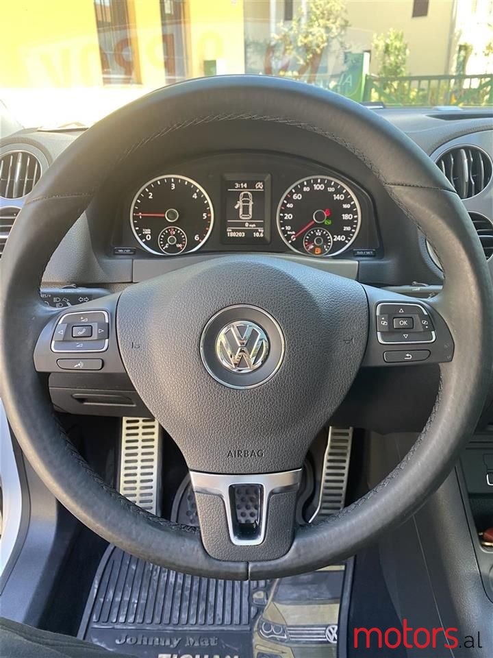 2014' Volkswagen Tiguan photo #3