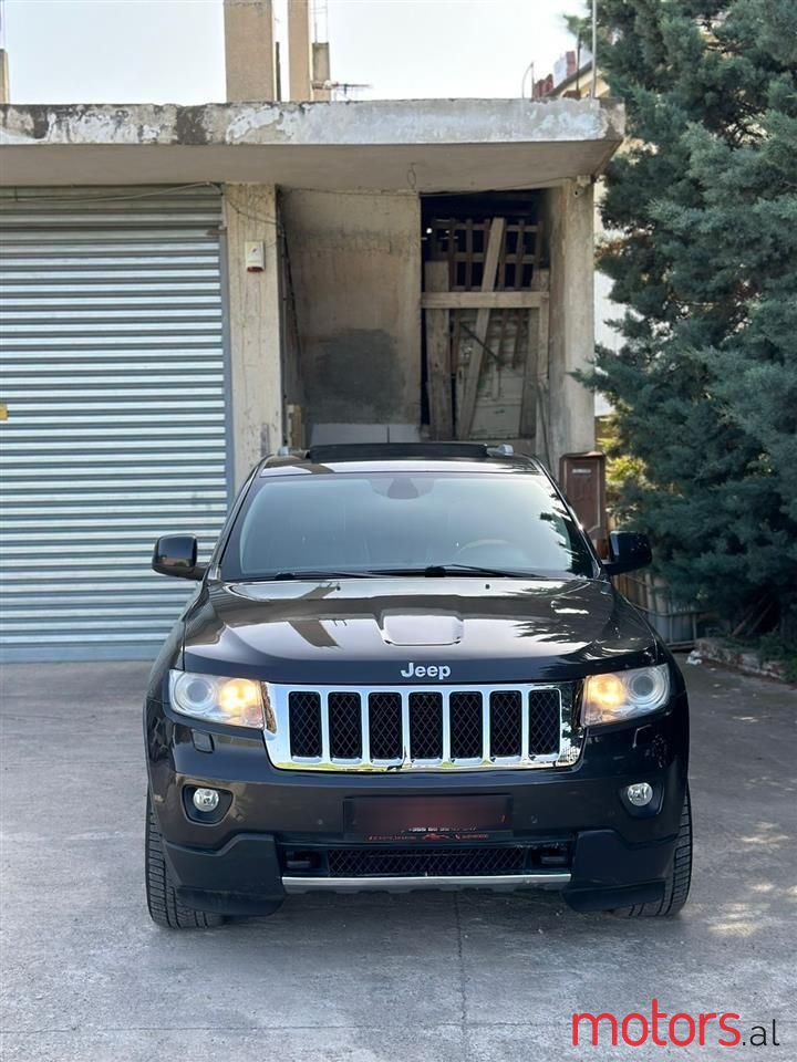 2011' Jeep Grand Cherokee photo #2