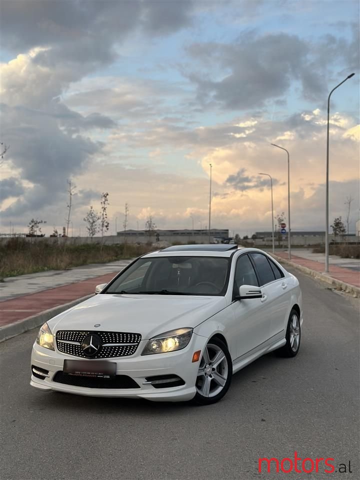 2011' Mercedes-Benz C 300 photo #1