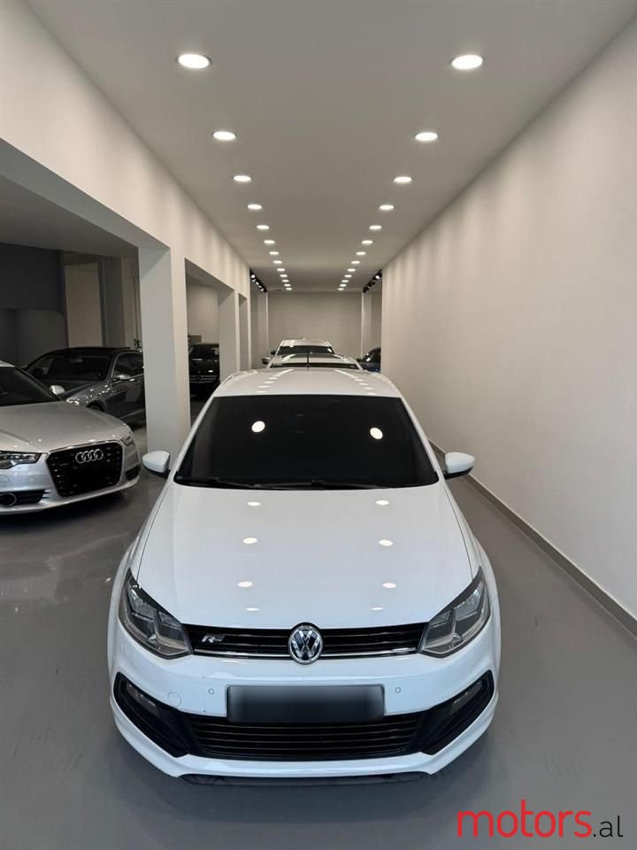 2015' Volkswagen Polo photo #2