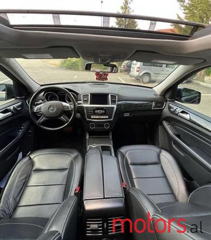 2012' Mercedes-Benz 350 photo #2