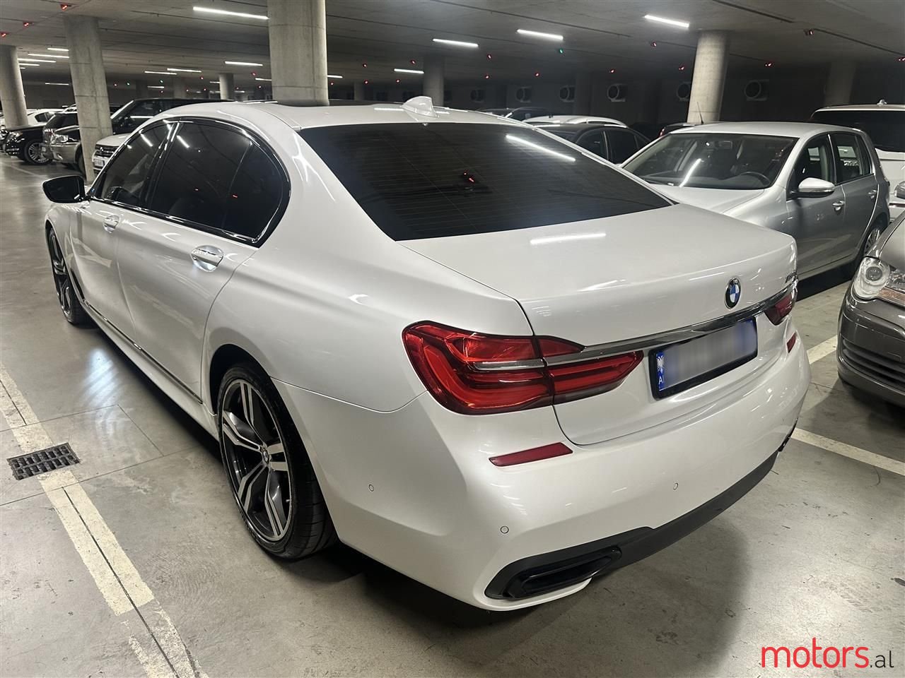 2017' BMW 750 photo #4