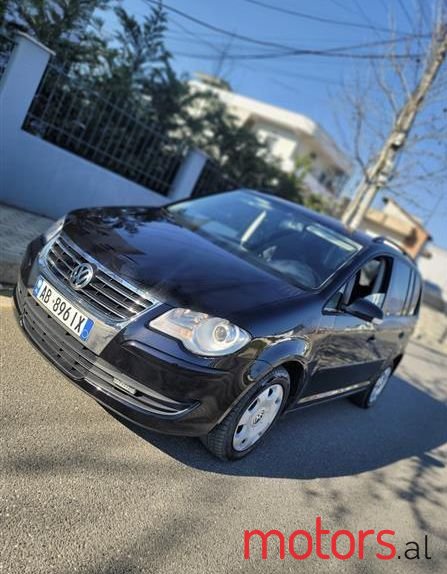 2007' Volkswagen Touran photo #2