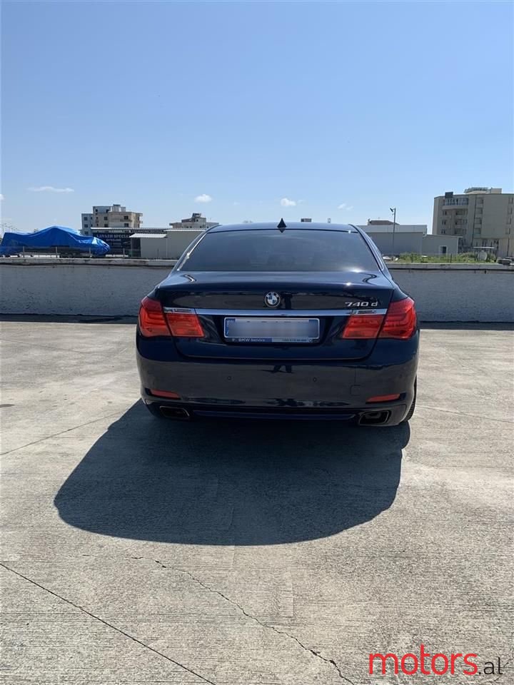 2012' BMW 740 photo #2