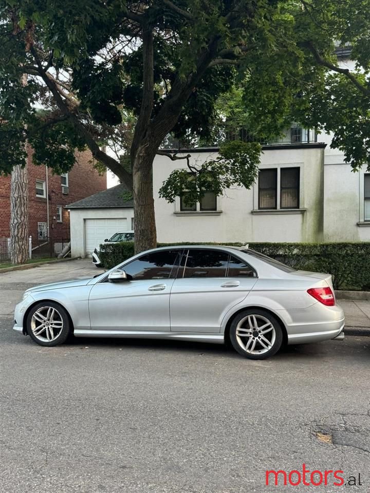 2009' Mercedes-Benz C 300 photo #3