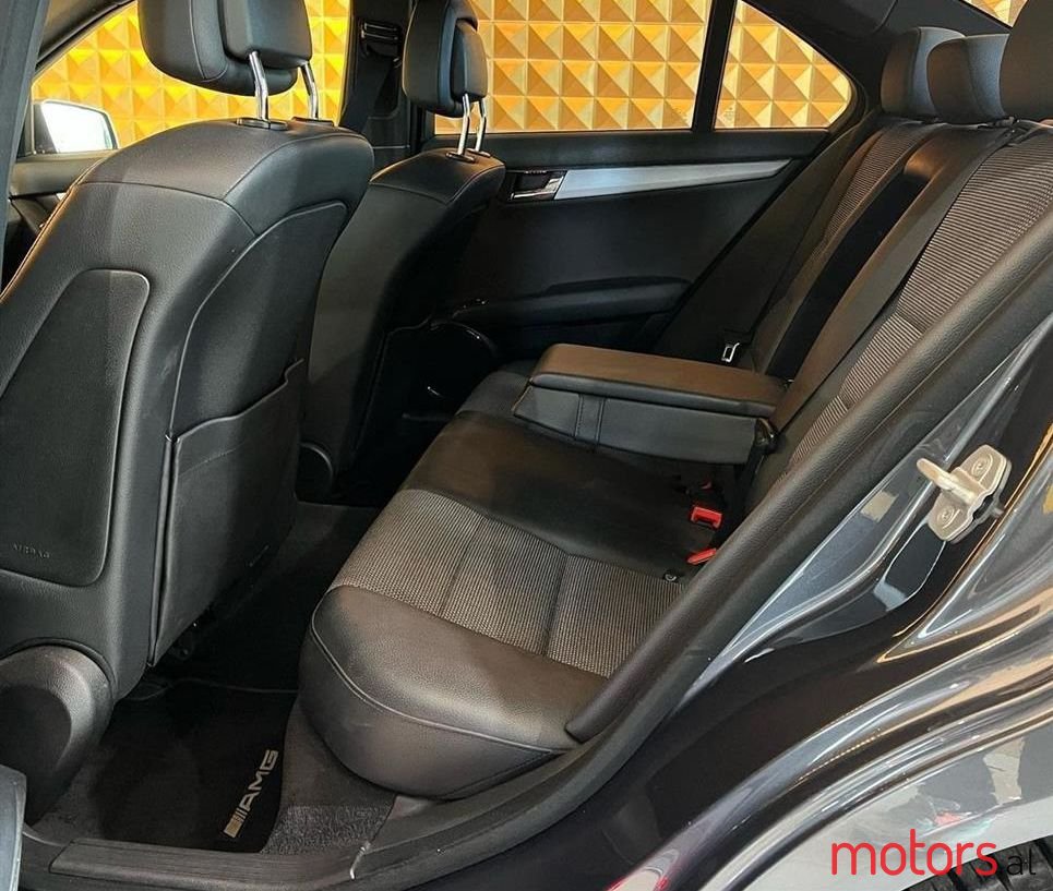 2011' Mercedes-Benz C 250 photo #2