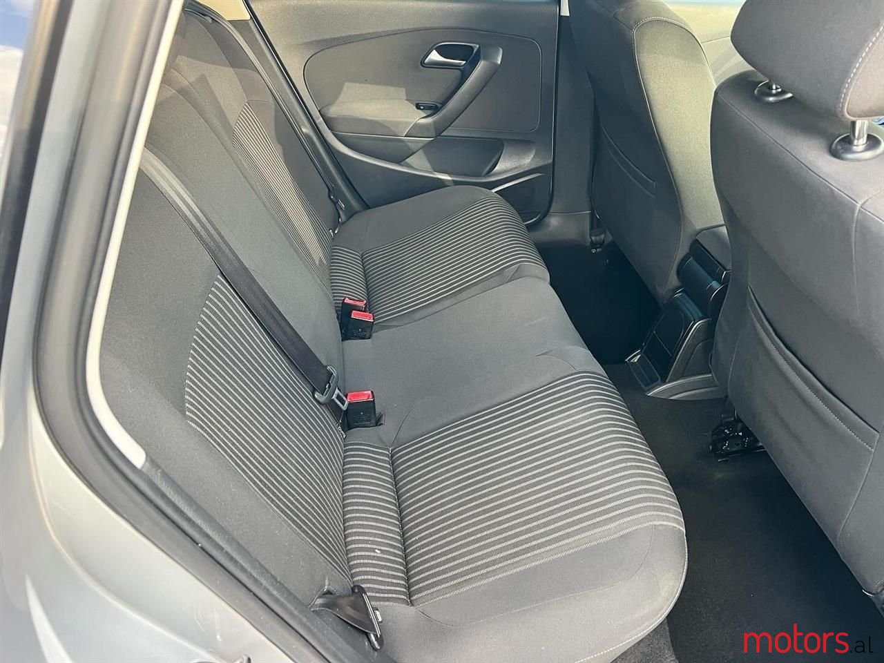 2012' Volkswagen Polo photo #6