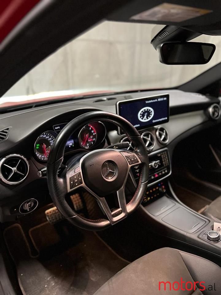 2015' Mercedes-Benz GLA 200 photo #5
