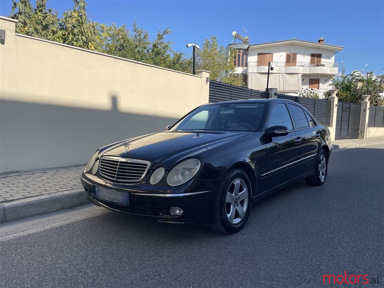 2004' Mercedes-Benz E 220 photo #1