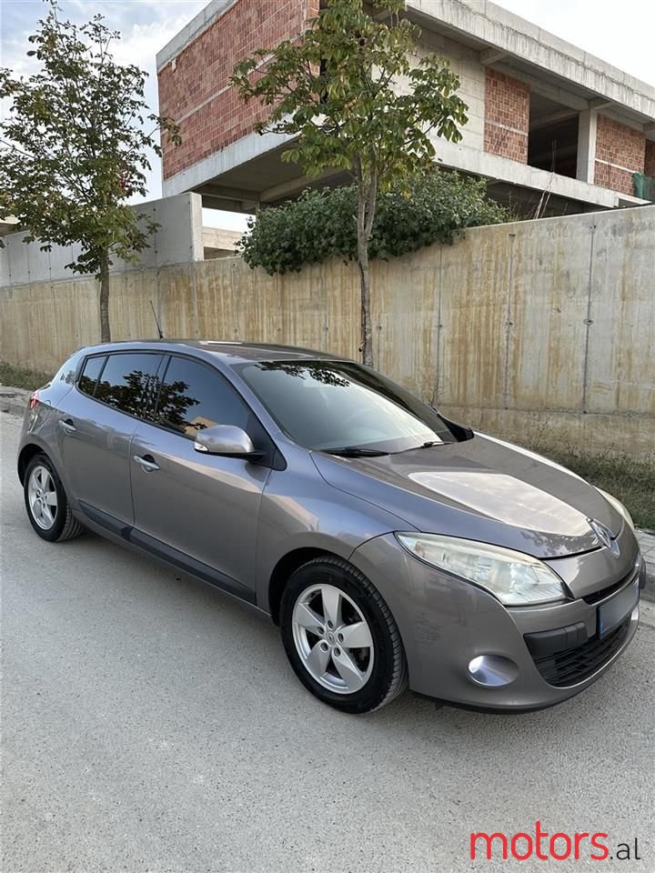 2010' Renault Megane photo #2