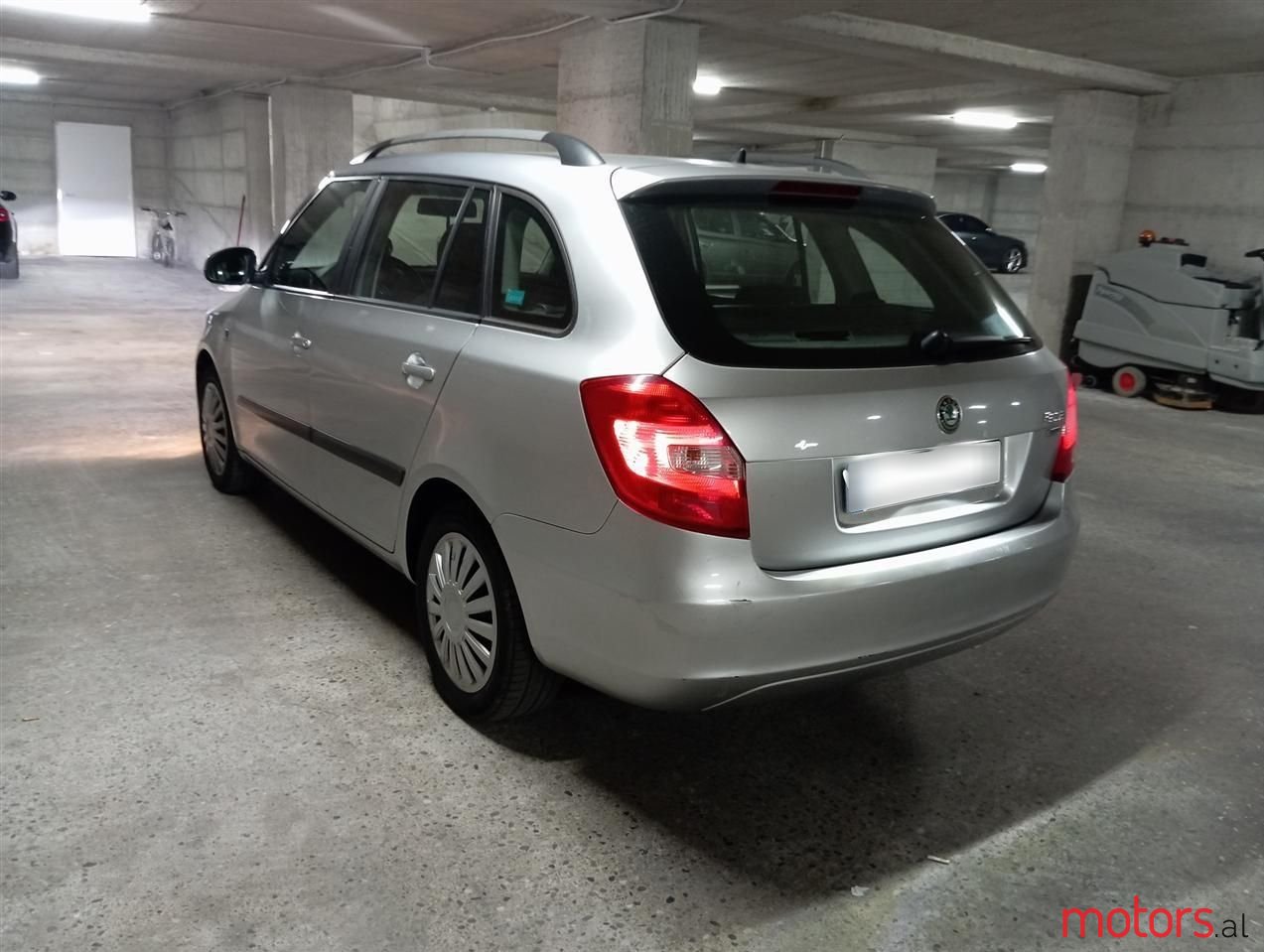 2011' Skoda Fabia photo #3