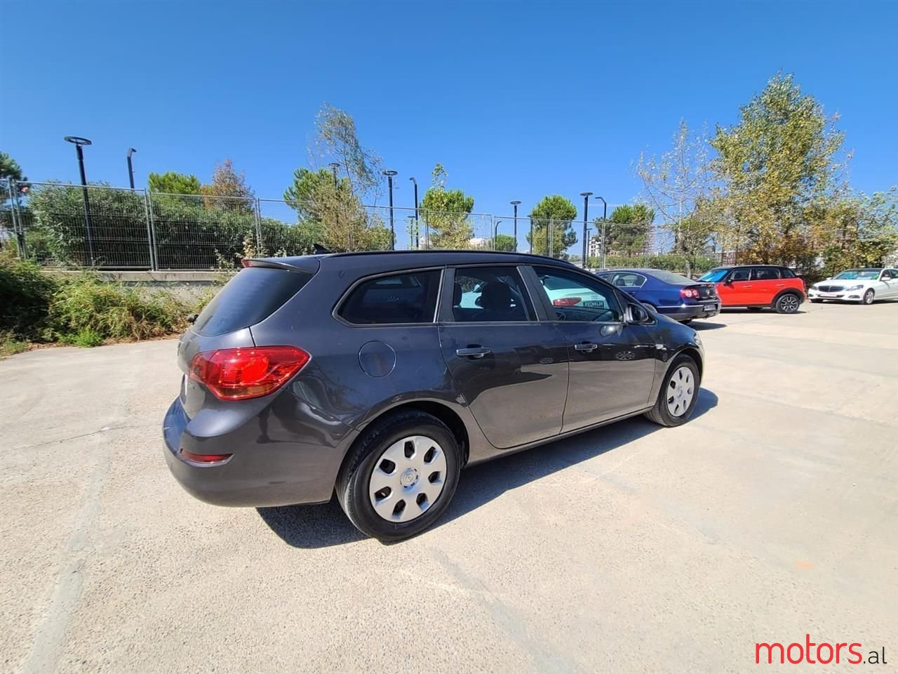 2011' Opel Astra photo #5