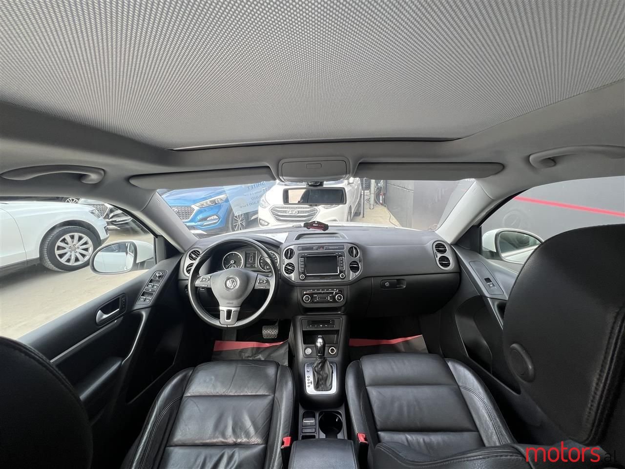 2012' Volkswagen Tiguan photo #3