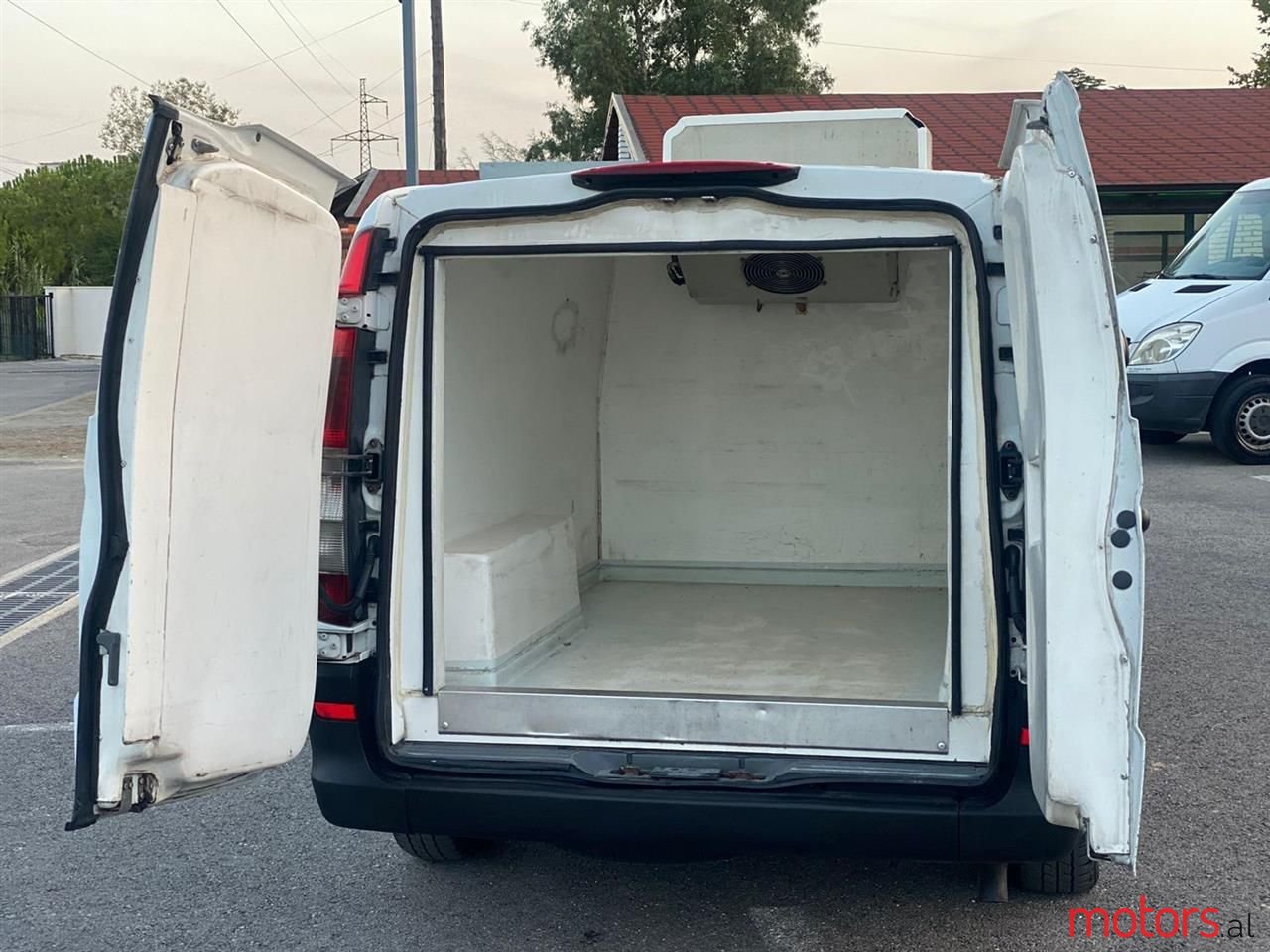 2006' Mercedes-Benz V 220 photo #4