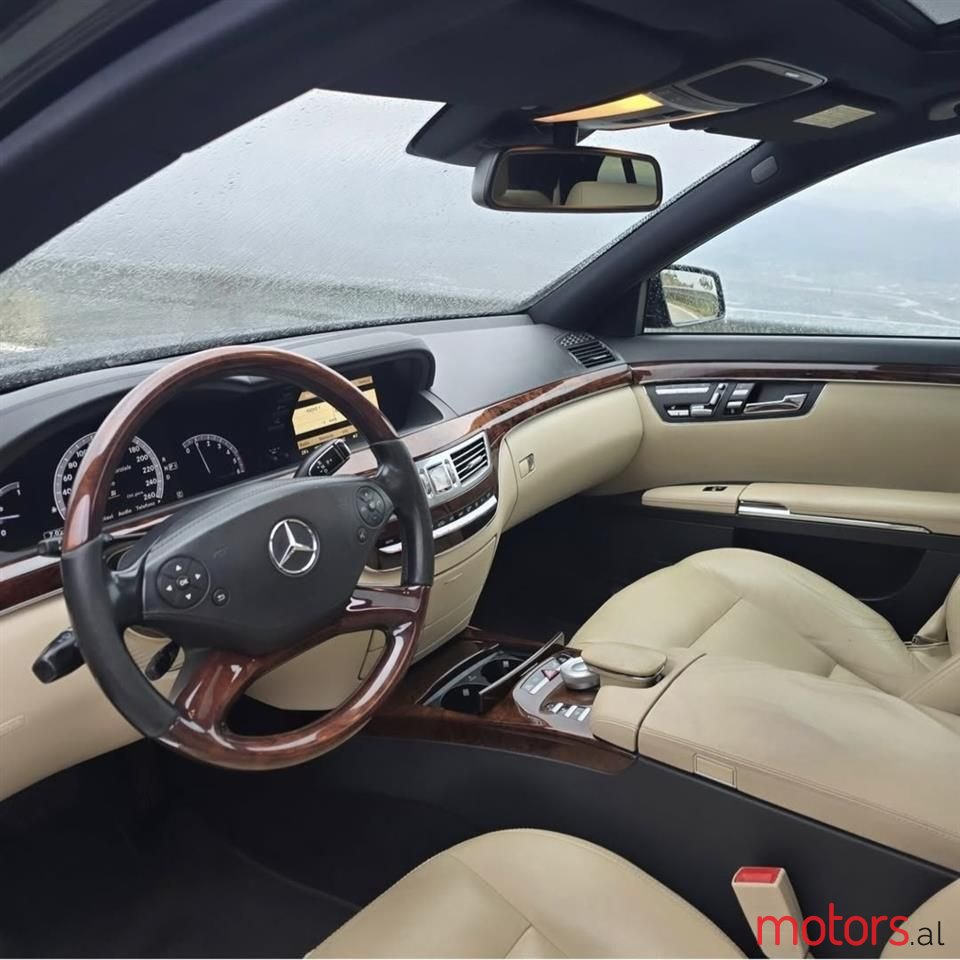 2011' Mercedes-Benz S 350 photo #3