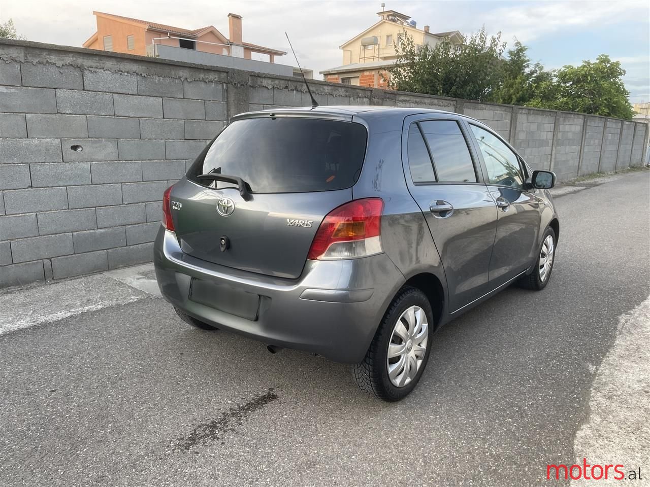 2010' Toyota Yaris photo #2