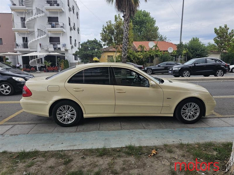 2009' Mercedes-Benz E 200 photo #2