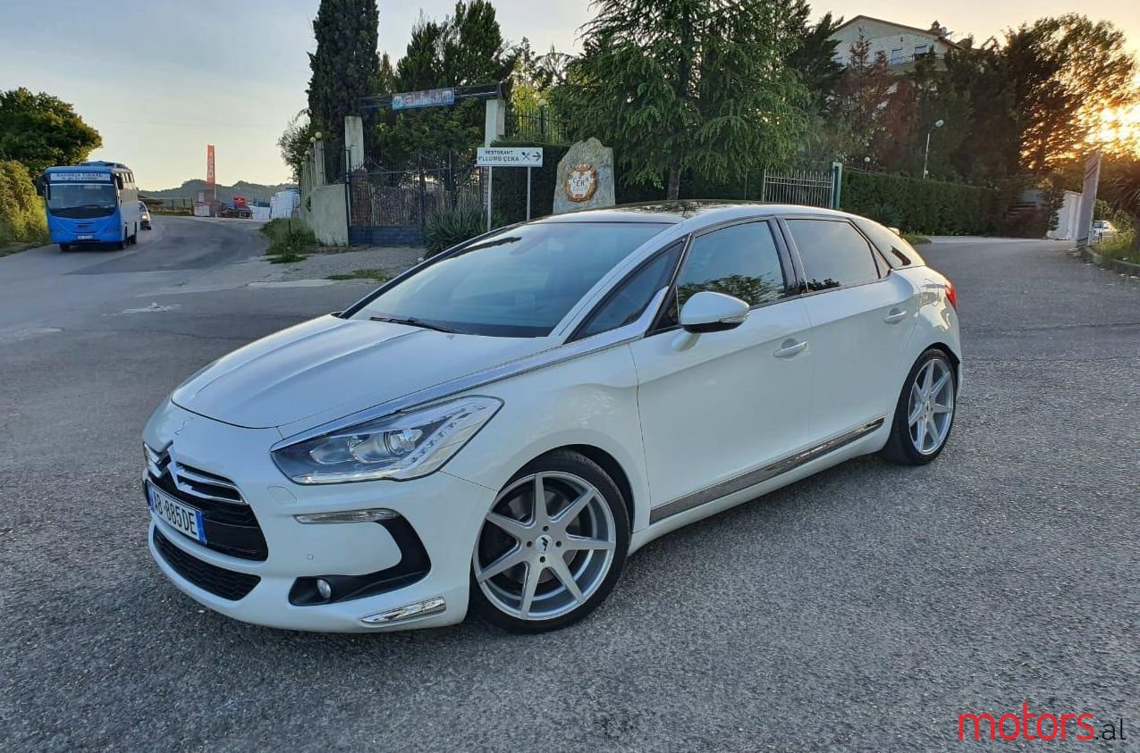 2012' Citroen DS5 photo #1