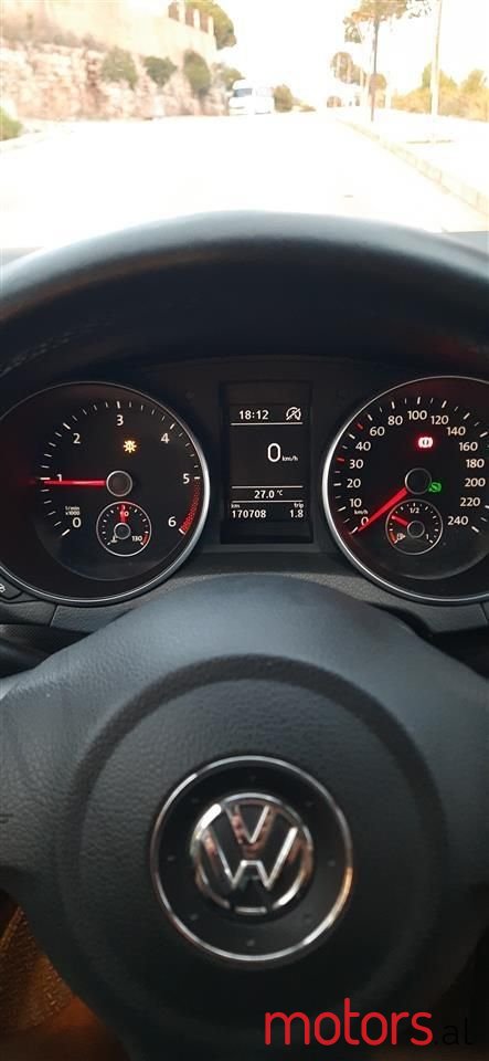 2011' Volkswagen Golf photo #4