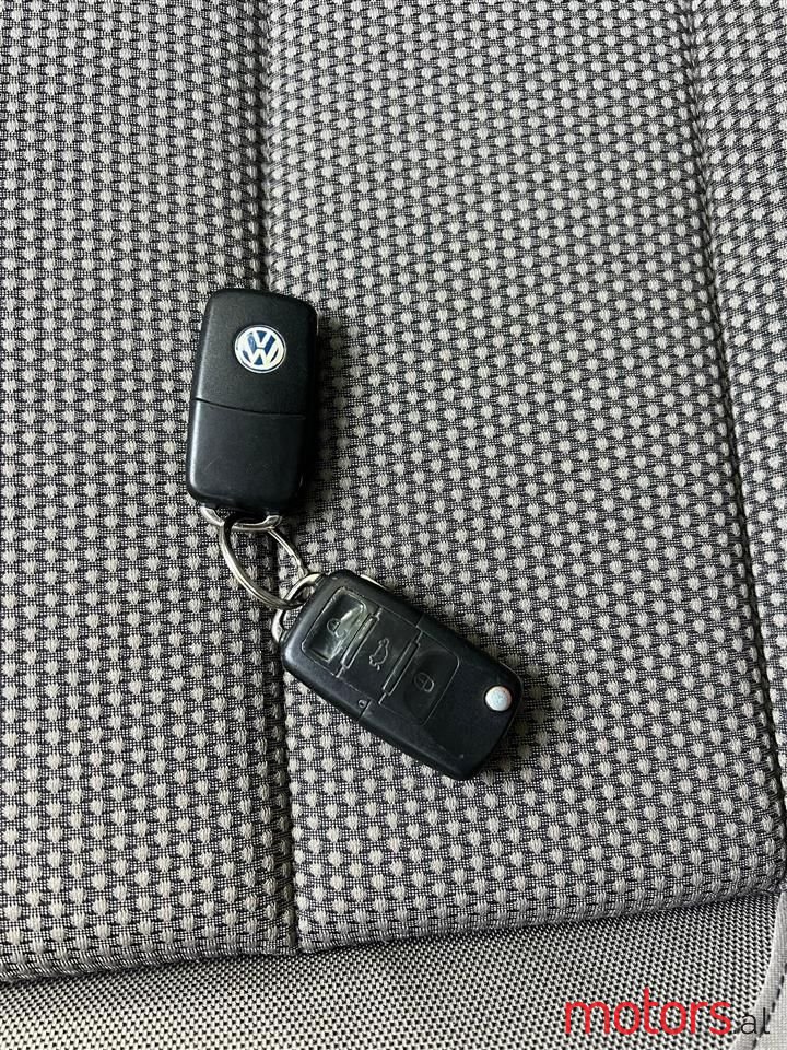 2009' Volkswagen Golf photo #2