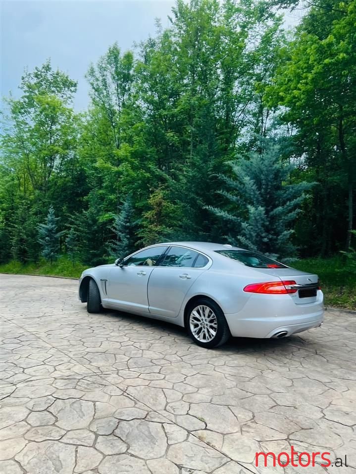 2012' Jaguar XF photo #2