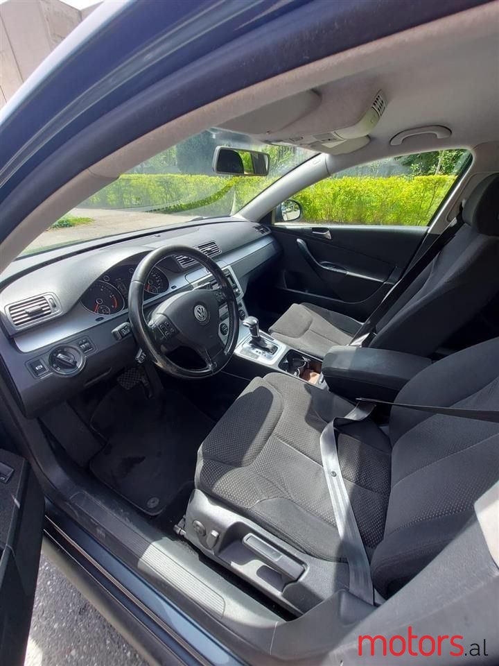 2009' Volkswagen Passat photo #5