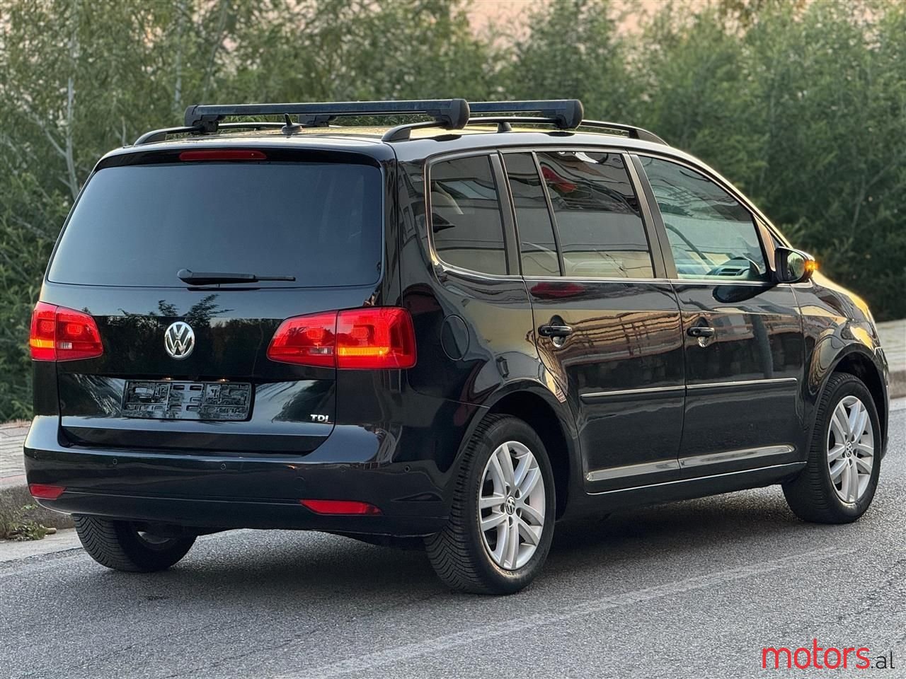 2011' Volkswagen Touran photo #5