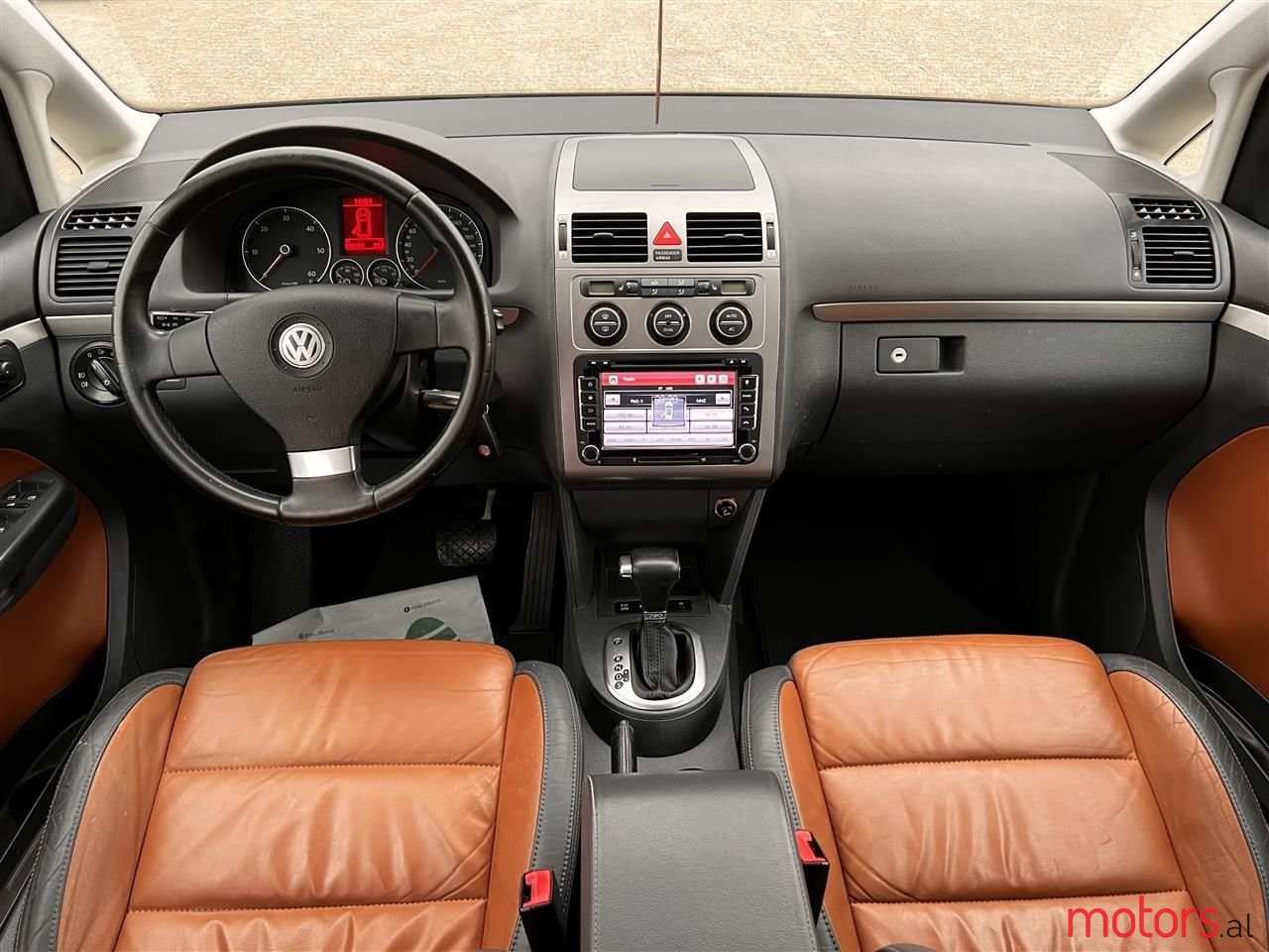 2008' Volkswagen Touran photo #5