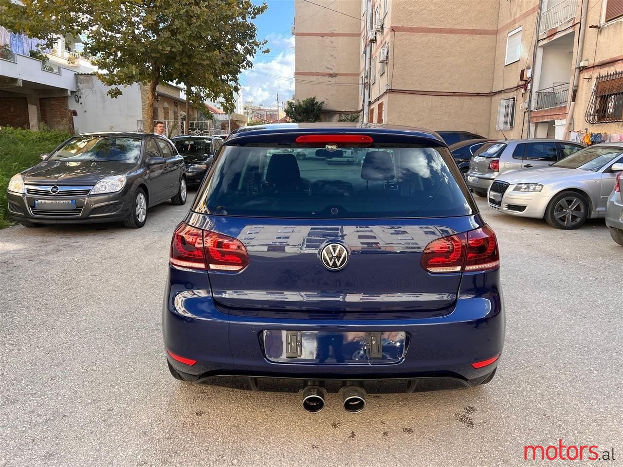 2011' Volkswagen Golf photo #6