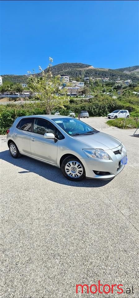 2009' Toyota Auris photo #2
