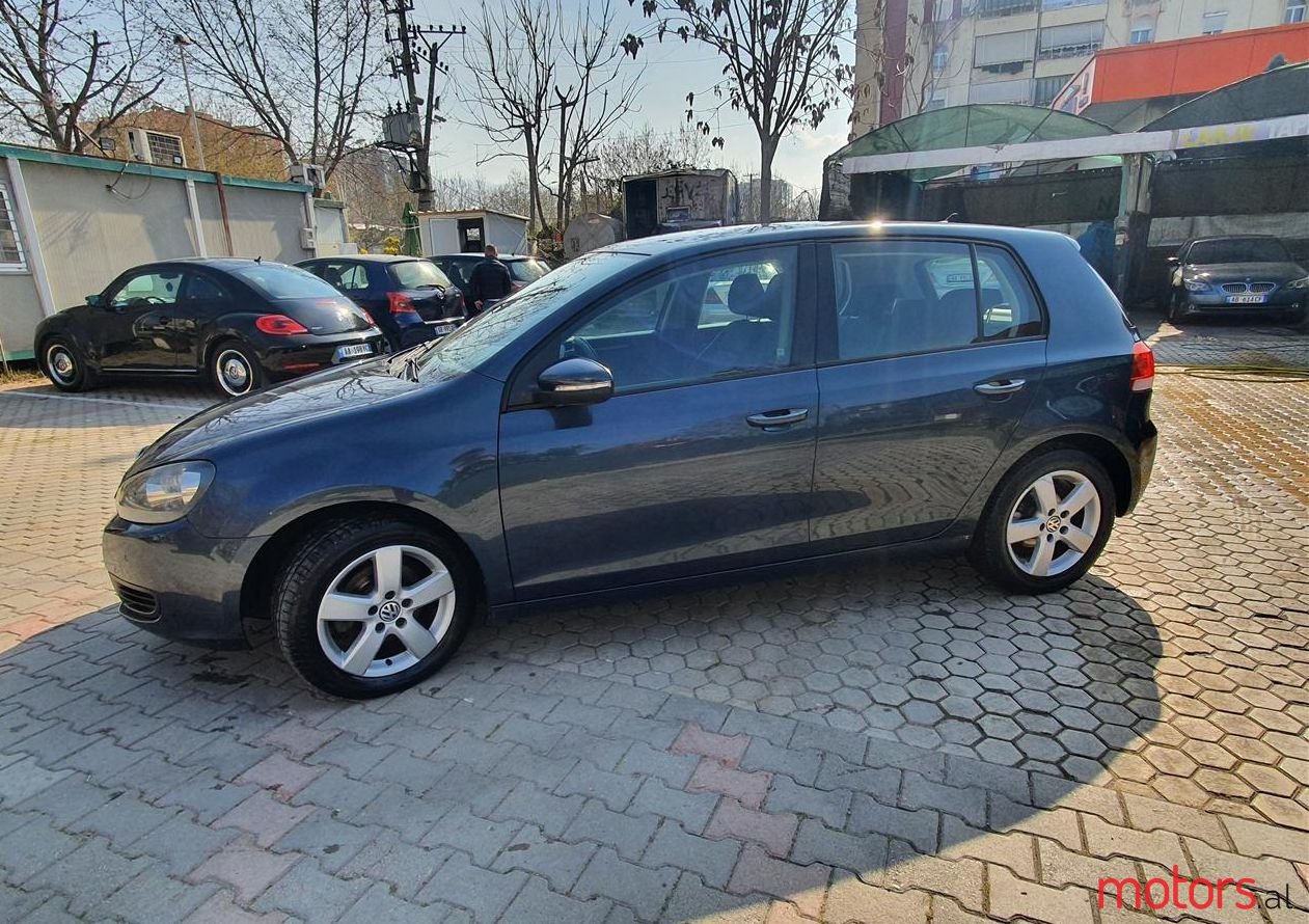 2010' Volkswagen Golf photo #1