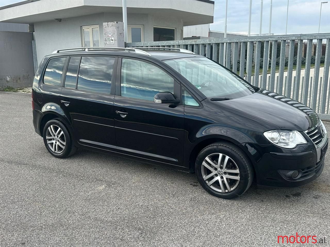 2007' Volkswagen Touran photo #2
