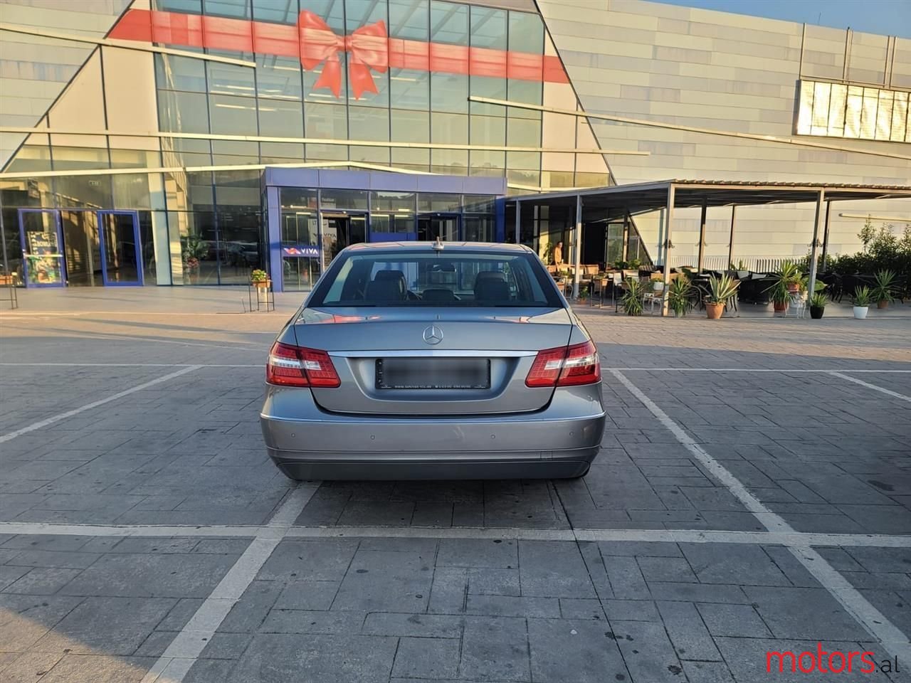 2011' Mercedes-Benz E 220 photo #3